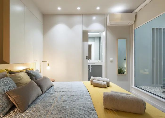 Host Wise - Charming Luxurious Flat With Garage
