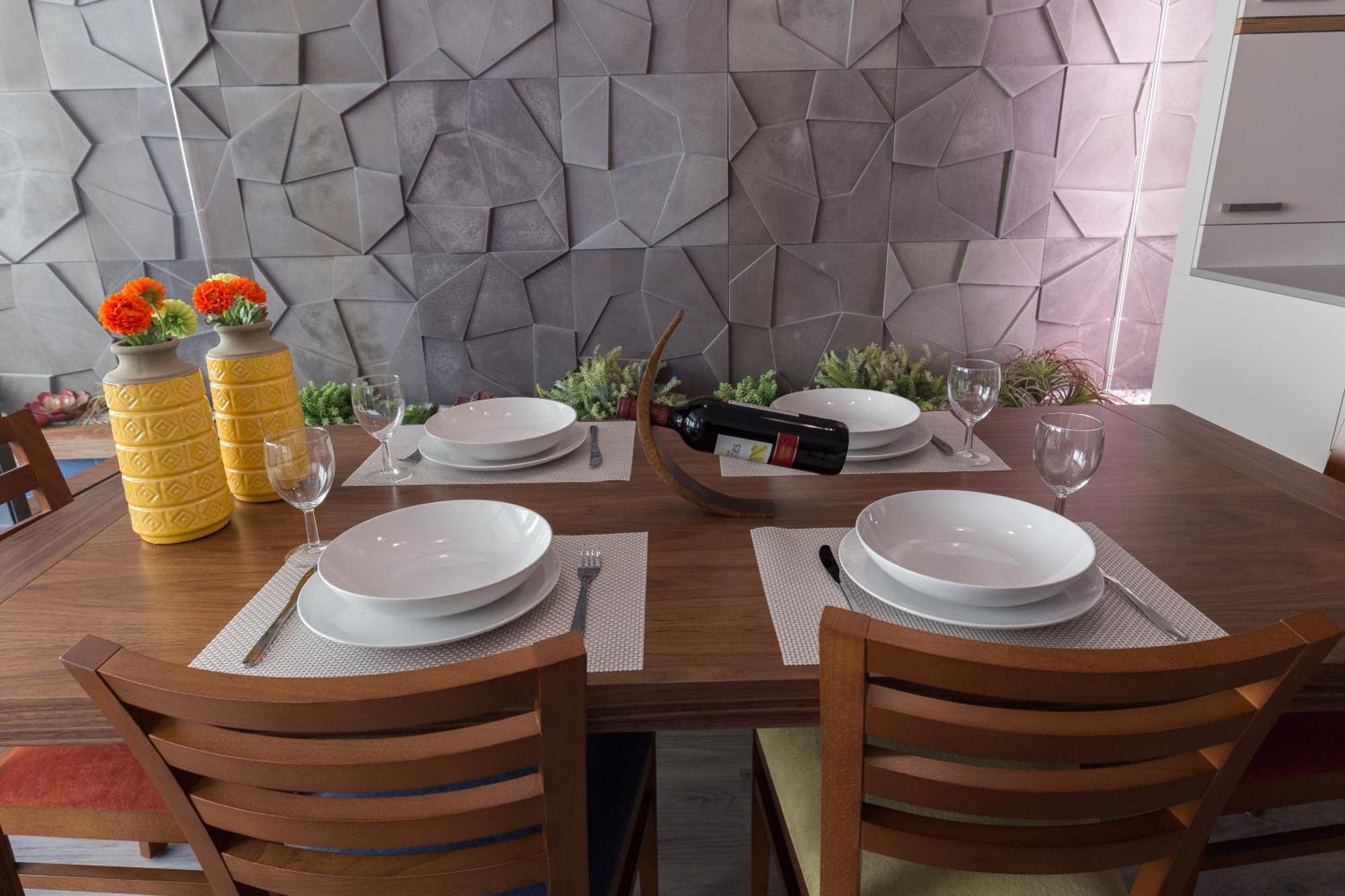 Host Wise - Charming Luxurious Flat With Garage Apartment *
